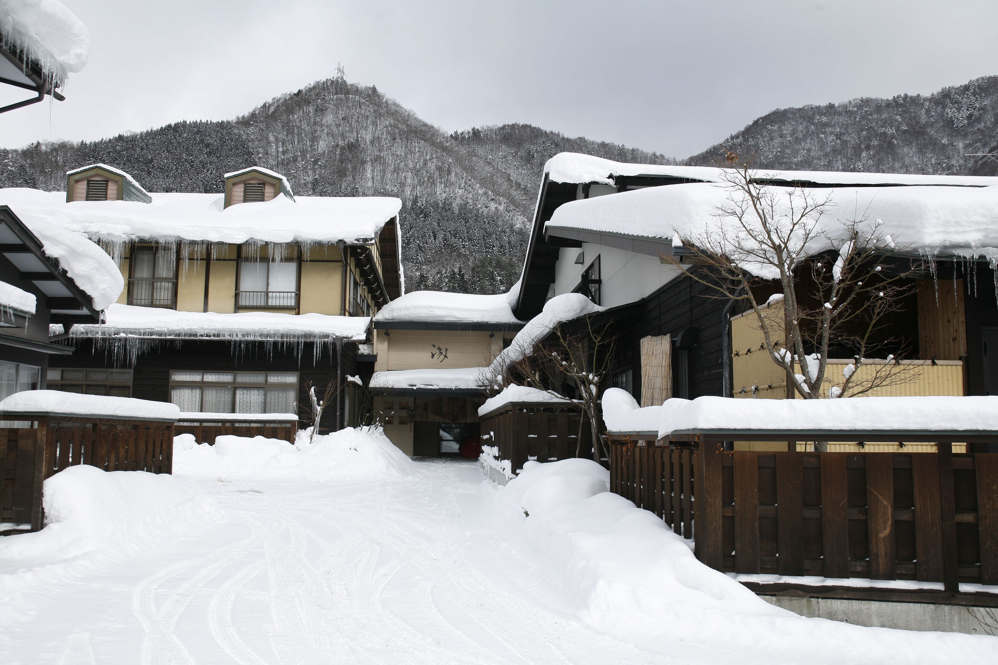 Ryokan Kutsuroginoya Yuu Такаяма Екстериор снимка