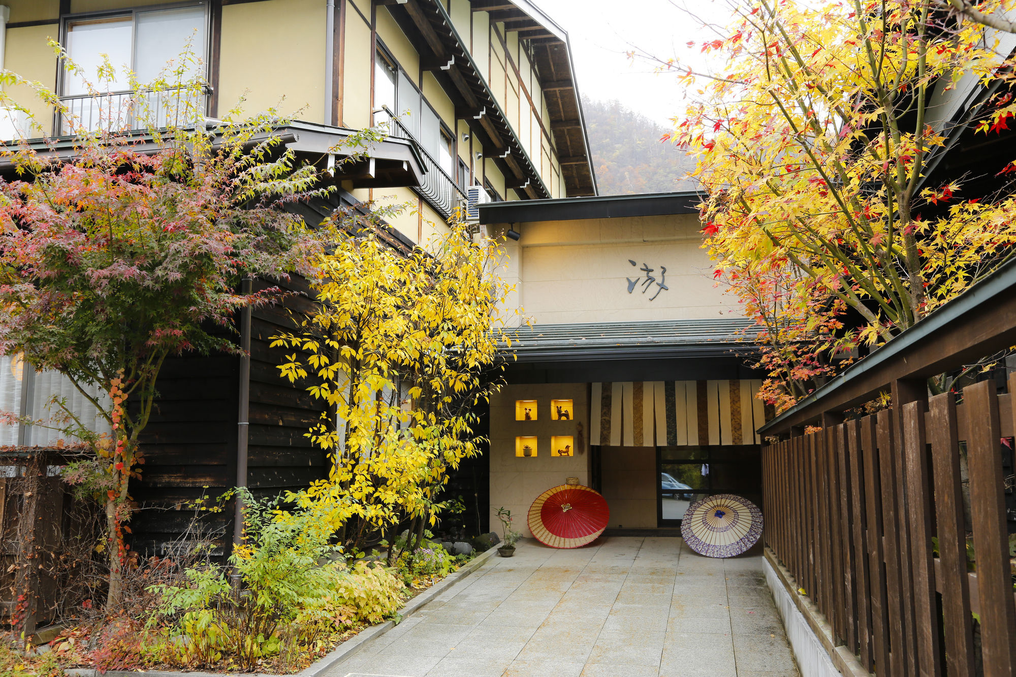 Ryokan Kutsuroginoya Yuu Такаяма Екстериор снимка