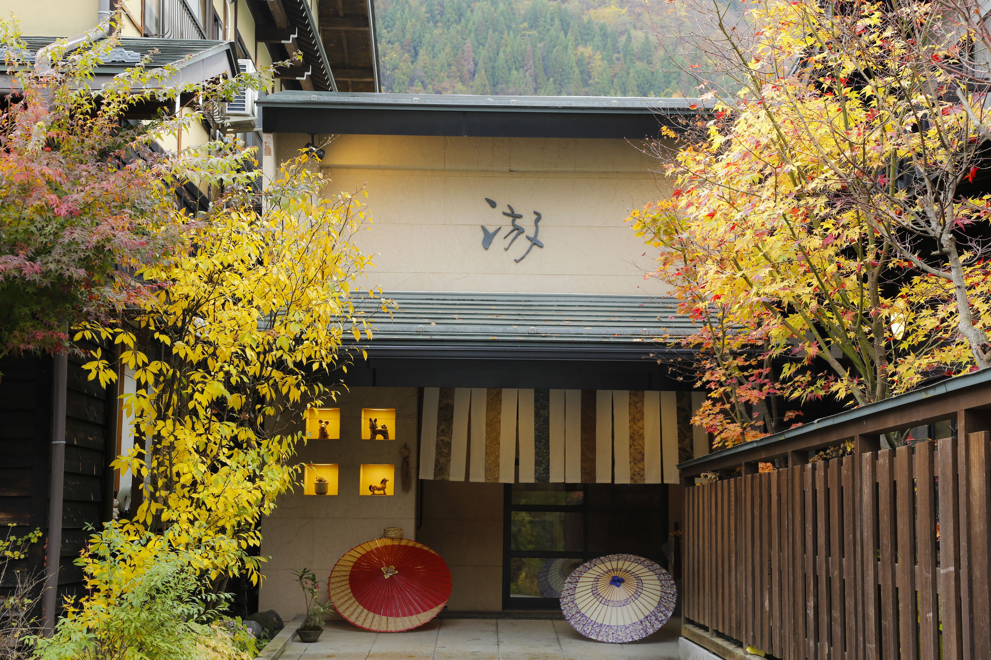 Ryokan Kutsuroginoya Yuu Такаяма Екстериор снимка